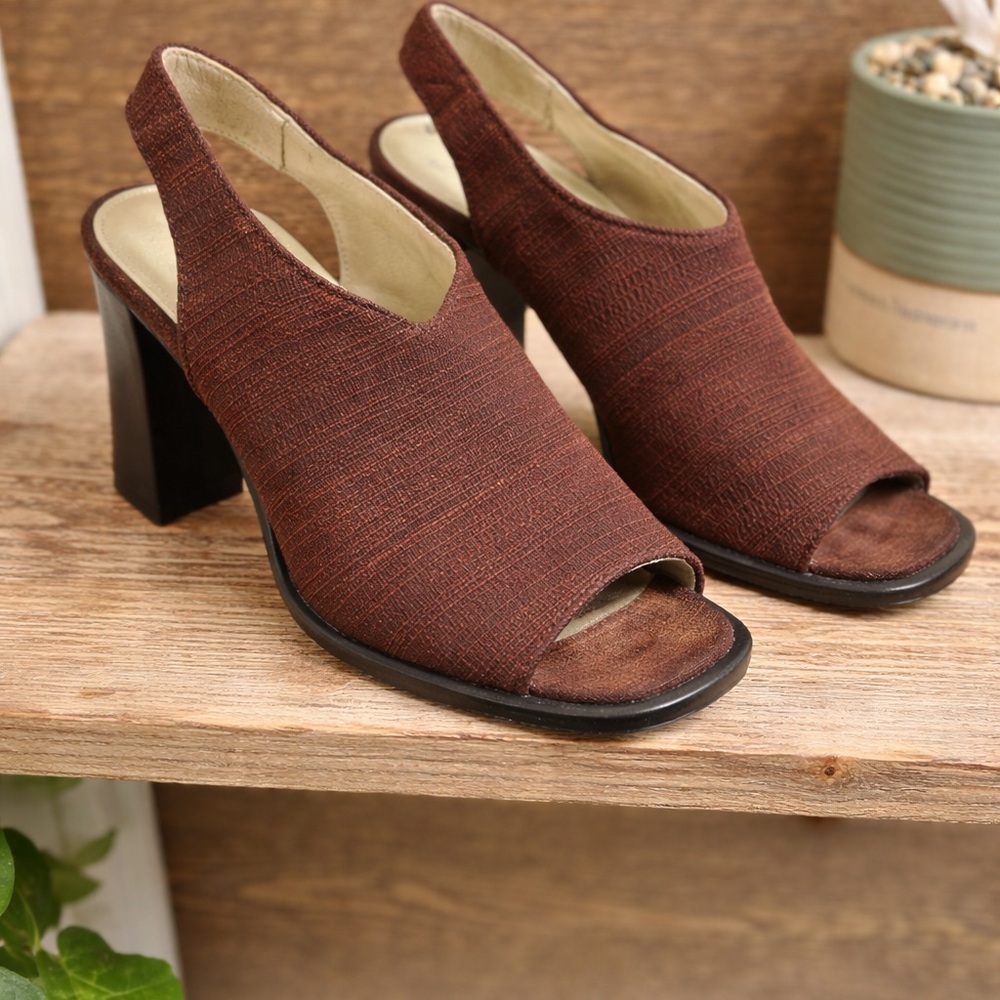 Joan Helpern Signature Brown Peep-Toe Heeled Sandals – Size 6